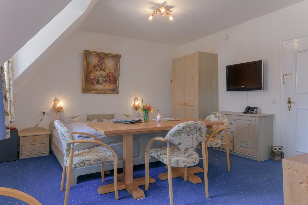 Hotel "Malerwinkel" Gmbh Seeon-Seebruck Dış mekan fotoğraf