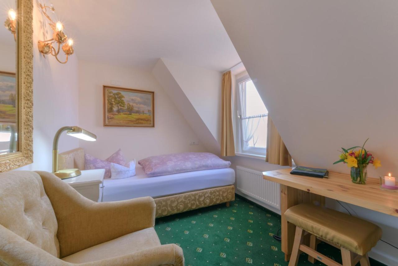 Hotel "Malerwinkel" Gmbh Seeon-Seebruck Oda fotoğraf