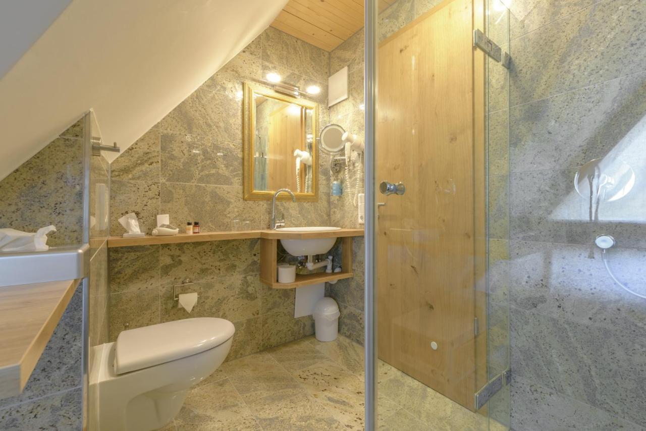 Hotel "Malerwinkel" Gmbh Seeon-Seebruck Oda fotoğraf