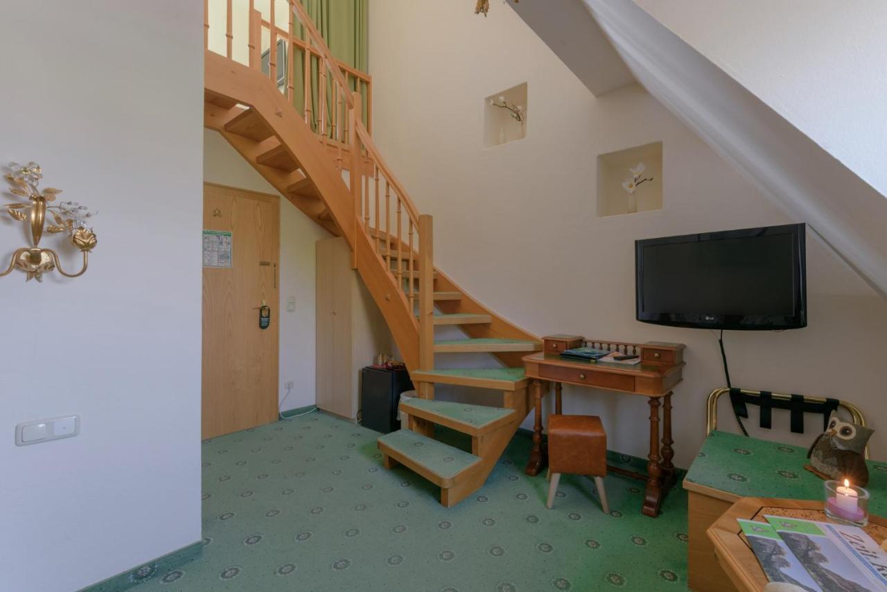 Hotel "Malerwinkel" Gmbh Seeon-Seebruck Oda fotoğraf